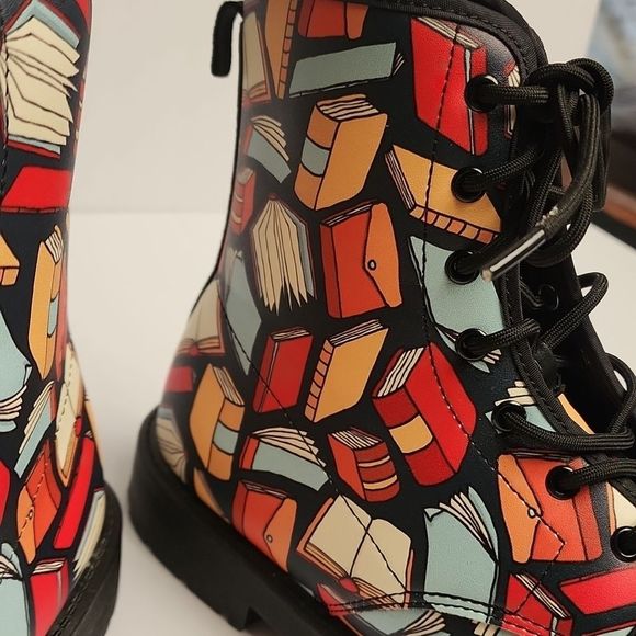 MAWEEPET Boots, Books,Black,Doc Style Size 8.5 Men 11 F EUC School Teacher Learn - Picture 9 of 12